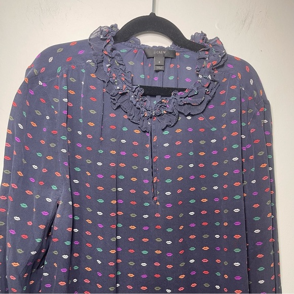 J.Crew Women’s Navy Silk Ruffle Blouse Lips kisses Print preppy Long Sleeve US 6 - Picture 4 of 10